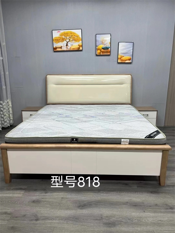 818#
